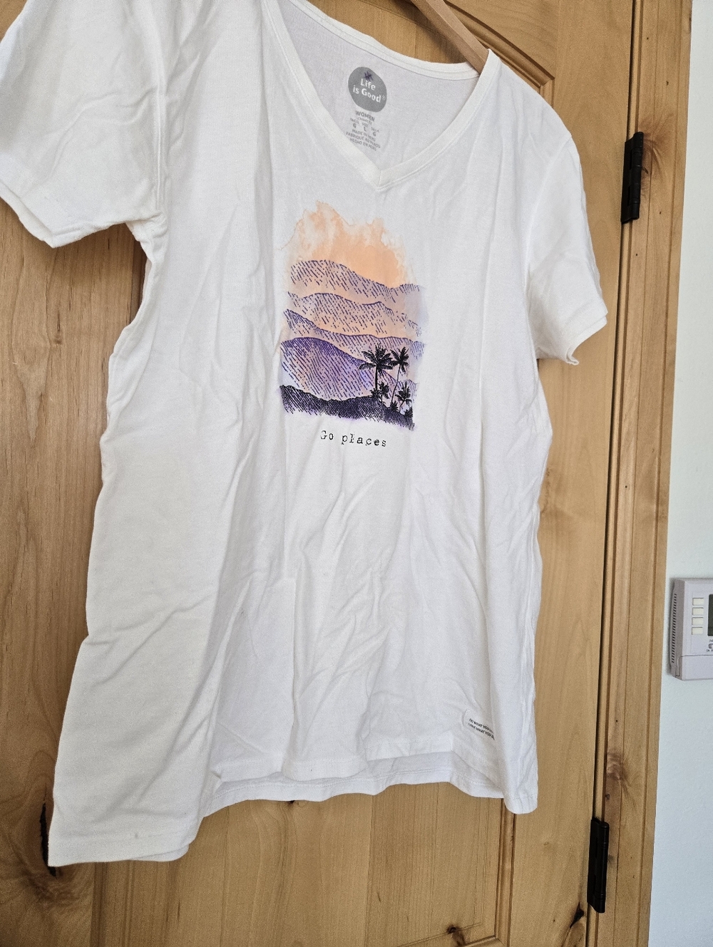 Life Is Good White V-Neck Graphic Tee with Sunset Palm Print Large